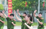 Xem lực lượng công an thi điều lệnh, sử dụng võ thuật chiến đấu